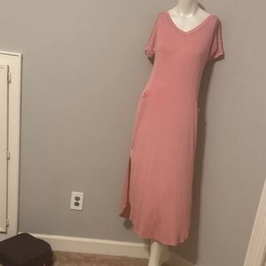 J Mode USA side slit boho  Pink V-Neck Maxi Dress NWT size medium. Front pockets